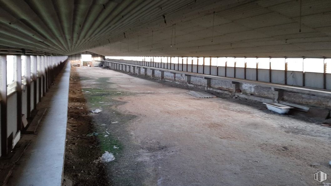 Industrial for rent at Avenida Doctor Fleming, 52, Yuncos, Toledo, 45210 with line, composite material, concrete, road surface, road, building material, symmetry, walkway, bridge and engineering around