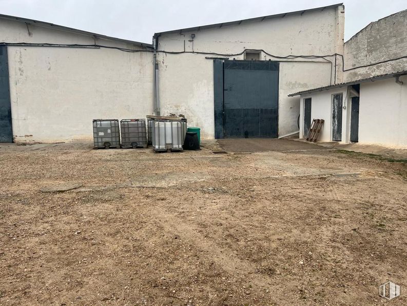 Industrial for sale at Calle Doctor Vergara Palencia, Fuentidueña de Tajo, Madrid, 28597 with sky, land lot, wood, asphalt, grass, landscape, road surface, gas, facade and composite material around