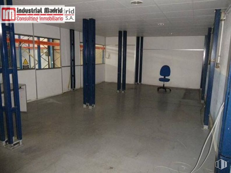 Nave en alquiler y venta en Polígono Industrial El Guijar, Arganda del Rey, Madrid, 28500 con espejo, accesorio, edificio, piso, pavimento, gas, aparcamiento, puerta, vidrio y techo alrededor