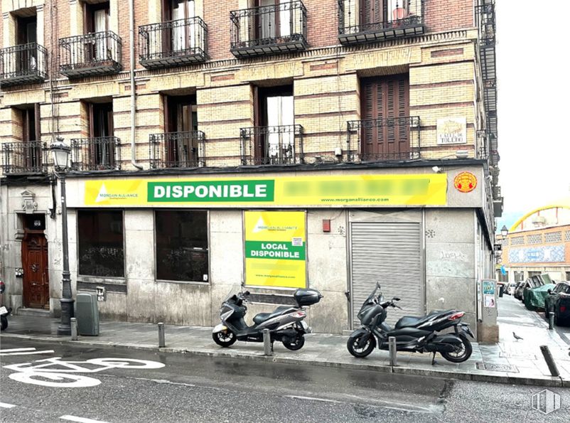 Local en alquiler en Calle Toledo, 58, Centro, Madrid, 28005 con motocicleta, publicidad, firmar y acera alrededor