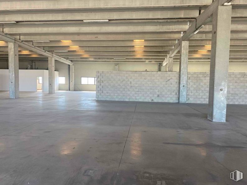 Industrial for sale & for rent at Calle Francisco Alonso, 3  DUPLICADO, Alcalá de Henares, Madrid, 28806 with hall, flooring, floor, wood, parking, composite material, building material, ceiling, concrete and beam around