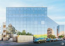 Office for rent at Edificio A Platinum, Calle Trespaderne, 10, Barajas, Madrid, 28042 with car, building, sky, daytime, cloud, wheel, tire, vehicle, architecture and urban design around