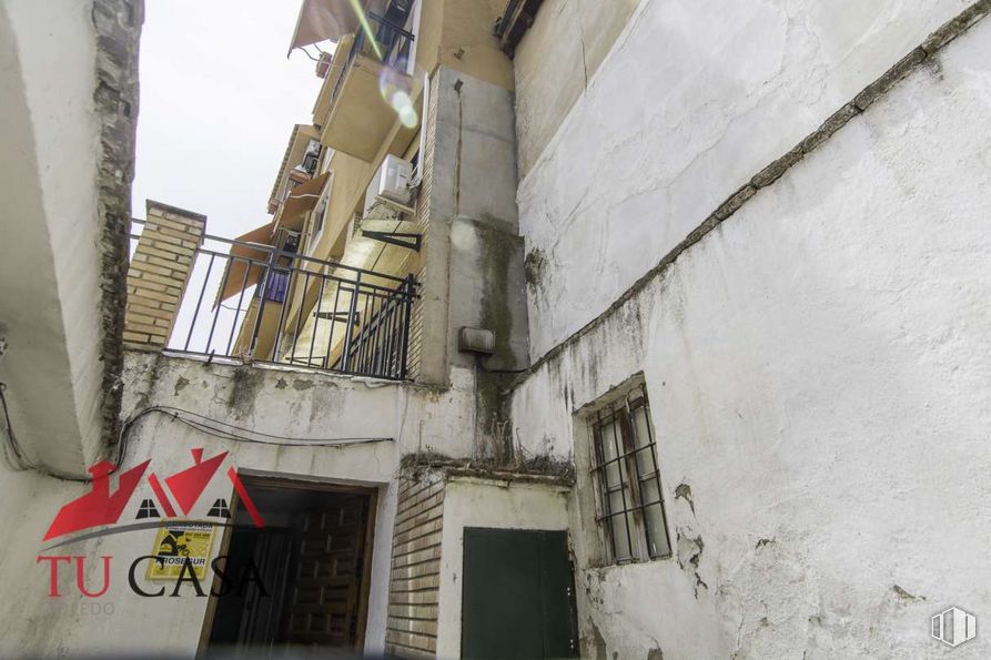 Office for sale at Calle Pozo Amargo, Toledo, 45002 with window, neighbourhood, wood, facade, alley, road, city, plant, concrete and door around