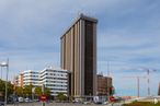 Oficina en alquiler en Plaza Castilla, 3, Tetuán, Madrid, 28046 con edificio, luz de la calle, cielo, nube, tiempo de día, rascacielos, ventana, torre, diseño urbano, bloque de pisos y condominio alrededor