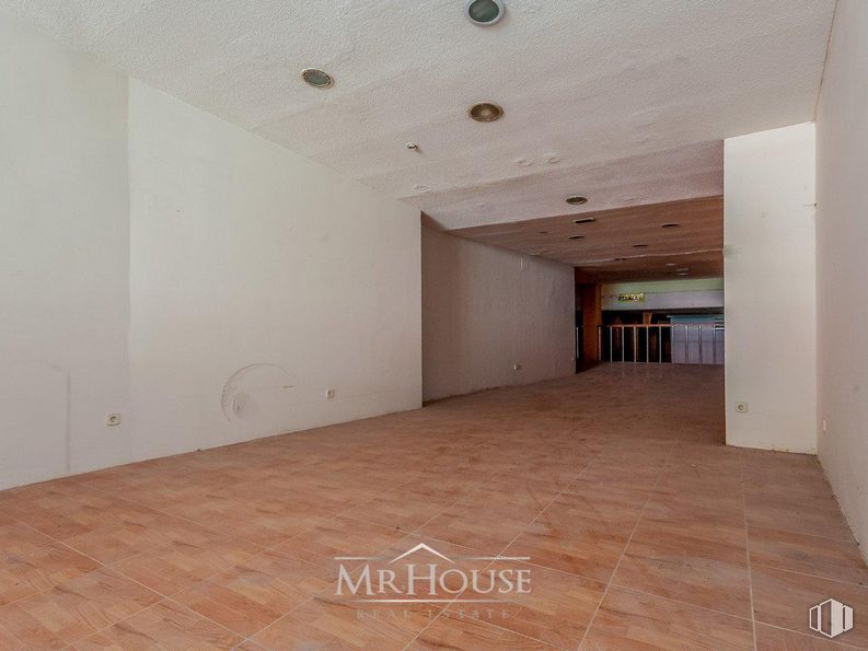 Local en venta en Calle Marquesa Viuda de Aldama, Alcobendas, Madrid, 28100 con accesorio, madera, interiorismo, hall, suelo, pintura, suelos, tinte para madera, edificio y techo alrededor