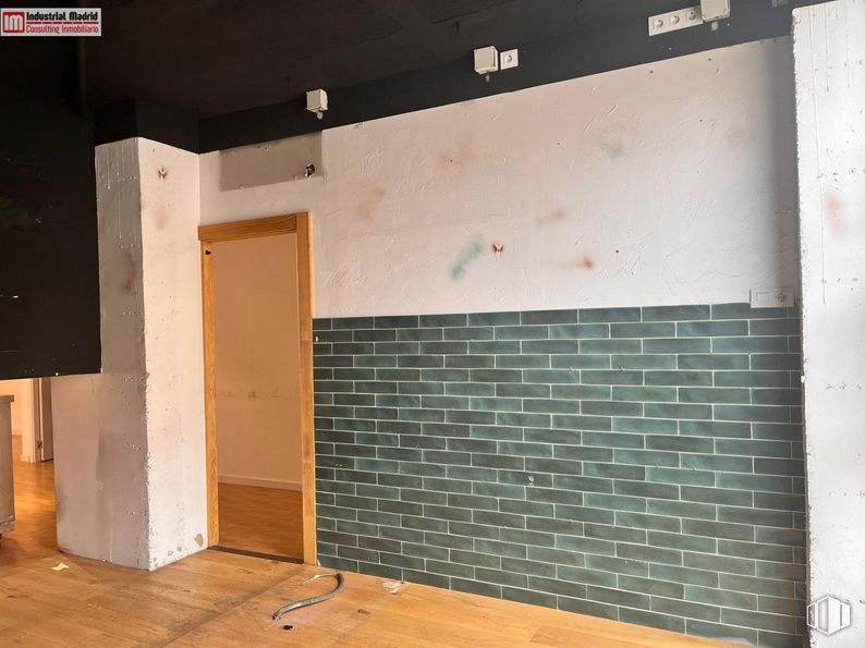 Retail for sale & for rent at Avenida Atenas, Arganda del Rey, Madrid, 28500 with wood, house, flooring, floor, building, brick, facade, brickwork, hardwood and concrete around