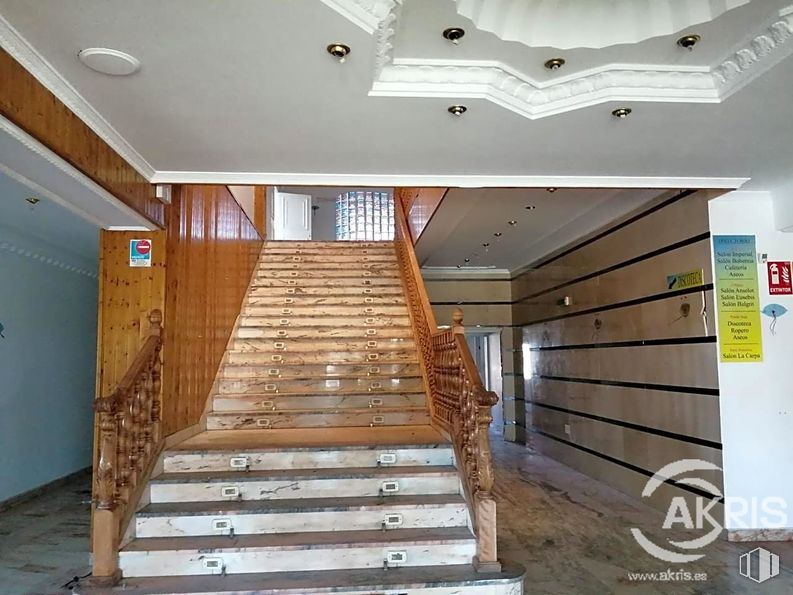 Retail for sale at Avenida de Europa, Griñón, Madrid, 28971 with property, fixture, wood, door, stairs, building, interior design, floor, flooring and house around