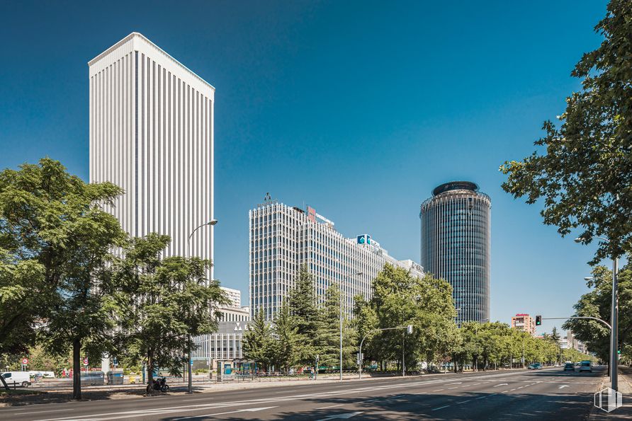 Oficina en alquiler en C89, Paseo Castellana, 89, Tetuán, Madrid, 28046 con edificio, cielo, rascacielos, día, propiedad, planta, torre, árbol, diseño urbano y arquitectura alrededor