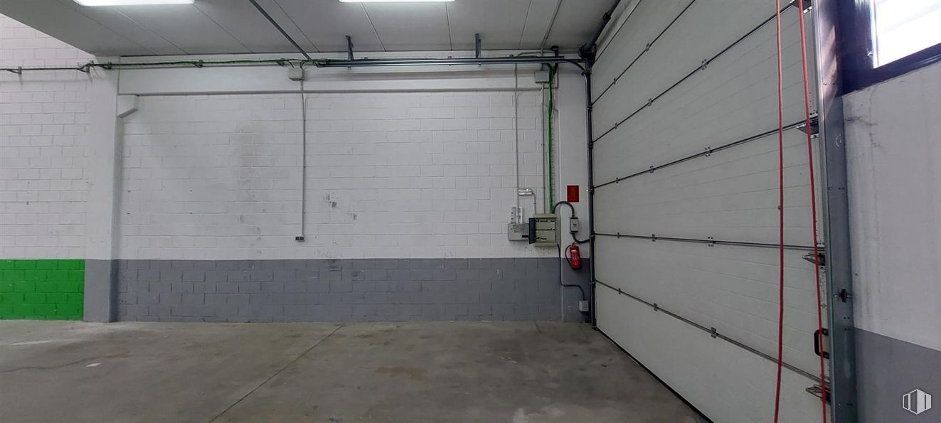 Industrial for rent at Avenida Fuentemar, 20, Coslada, Madrid, 28820 with wall, floor, composite material, grey, concrete, metal, garage door, garage, building material and paint around