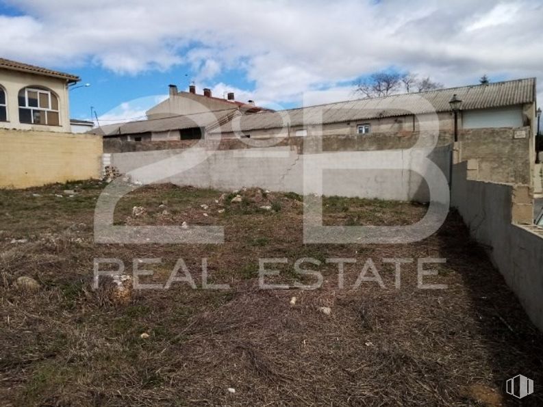 Land for sale at Casco urbano, Pioz, Guadalajara, 19162 with window, cloud, sky, plant, building, road surface, land lot, asphalt, landscape and road around