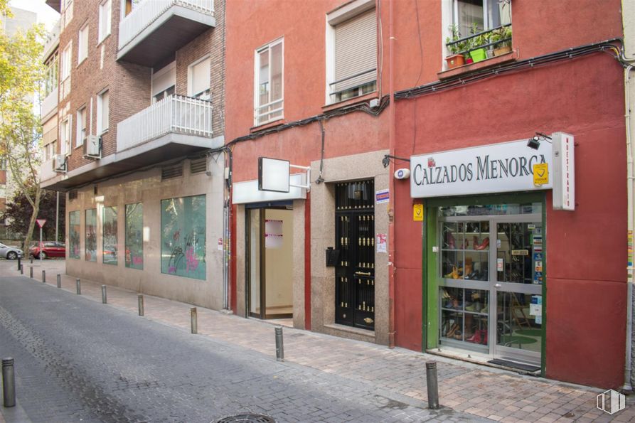 Local en venta en Calle Palencia, 50, Tetuán, Madrid, 28020 con ventana, puerta, edificio, barrio, accesorio, árbol, fachada, casa, inmobiliario y uso mixto alrededor