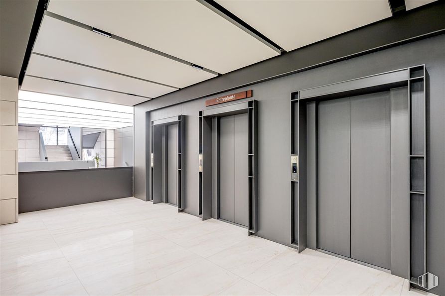 Office for rent at Calle Serrano, 55, Salamanca, Madrid, 28006 with door, flooring, floor, interior design, ceiling, composite material, elevator, glass, metal and silver around