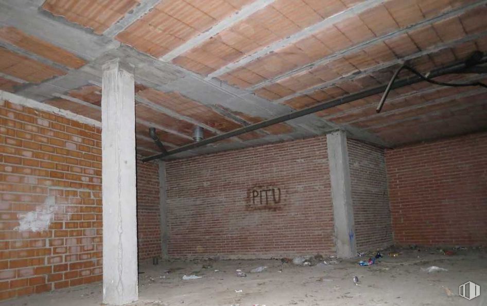 Local en alquiler y venta en Calle Toledo, 36, Cebreros, Ávila, 05260 con albañilería, ladrillo, piso, suelo, material de construcción, material compuesto, madera, viga, techo y hormigón alrededor