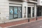 Local en alquiler y venta en Plaza Pueblo, 13, Colmenar Viejo, Madrid, 28770 con ventana, puerta, edificio, superficie de carretera, ladrillo, acera, pared, accesorio, albañilería y fachada alrededor