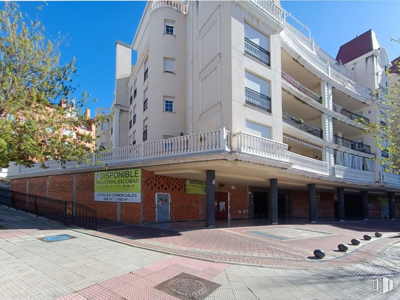 Local en venta en Plaza Alegría, Arganda del Rey, Madrid, 28500 con edificio, ventana, cielo, arquitectura, diseño urbano, edificio comercial, zona residencial, propiedad material, fachada y inmobiliario alrededor