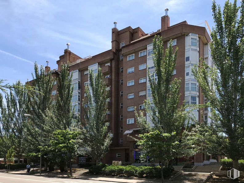 Local en venta en Avenida de la Albufera, 222, Puente de Vallecas, Madrid, 28038 con edificio, planta, cielo, propiedad, ventana, nube, arquitectura, diseño urbano, barrio y árbol alrededor