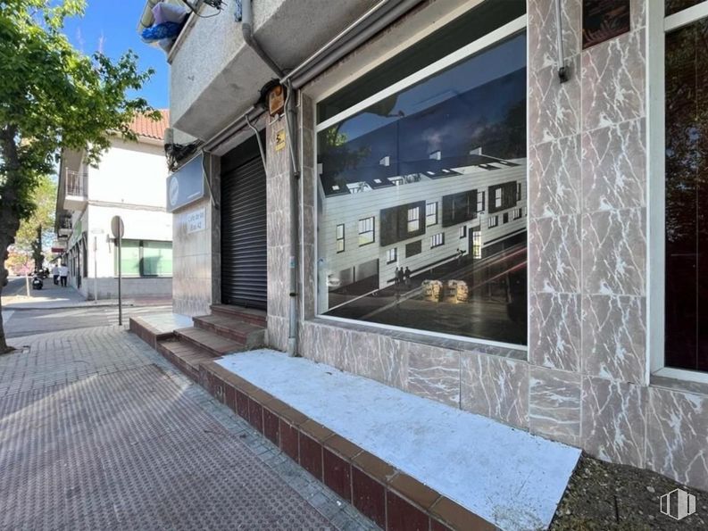 Local en venta en Calle Eras, 42, Brunete, Madrid, 28690 con edificio, ventana, diseño urbano, planta, superficie de la carretera, árbol, casa, fachada, inmobiliario y sombra alrededor