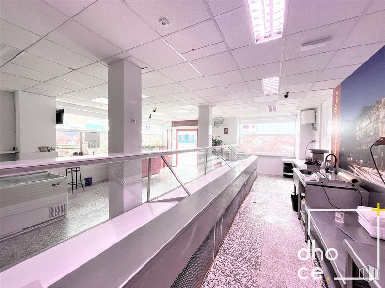 Retail for rent at Calle San Braulio, 3, Carabanchel, Madrid, 28019 with building, interior design, flooring, floor, ceiling, glass, kitchen, engineering, space and room around