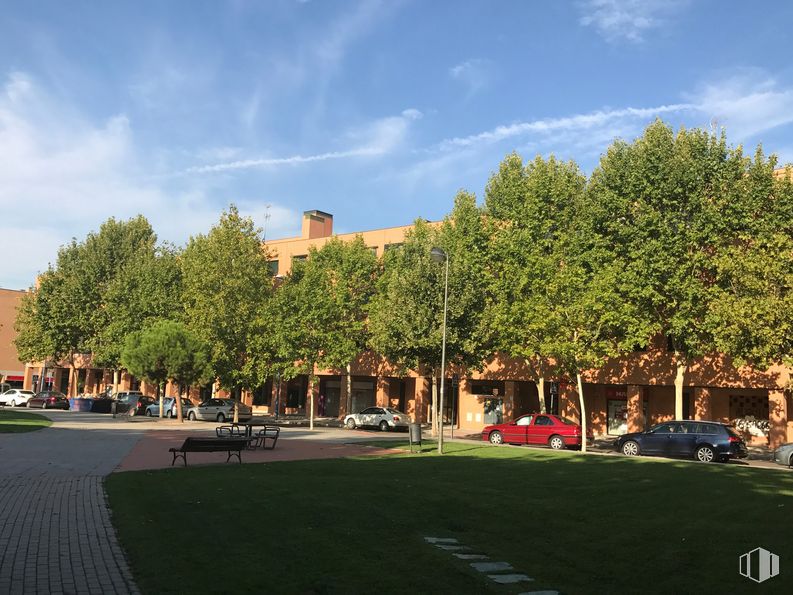 Retail for sale & for rent at Calle Alcalde Pedro González González, 10, Leganés, Madrid, 28914 with car, building, cloud, sky, plant, tree, wheel, road surface, urban design and sunlight around