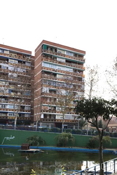 Retail for sale at Paseo Puerto Rico, 2, Fuenlabrada, Madrid, 28945 with building, sky, water, plant, tree, window, urban design, tower, condominium and house around