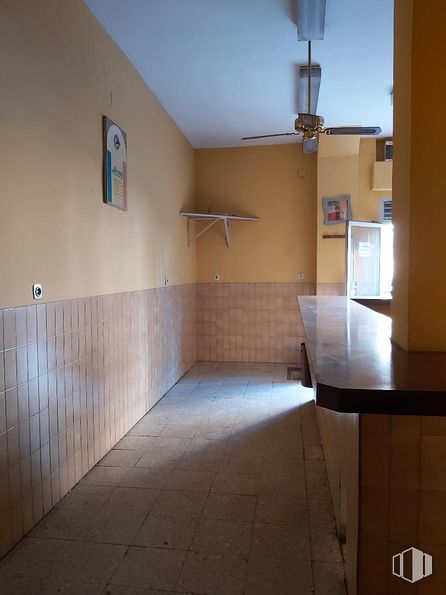 Retail for sale at Calle Puerto Serrano, 3, Arganzuela, Madrid, 28045 with ceiling fan, building, wood, cabinetry, flooring, floor, shade, hardwood, hall and real estate around