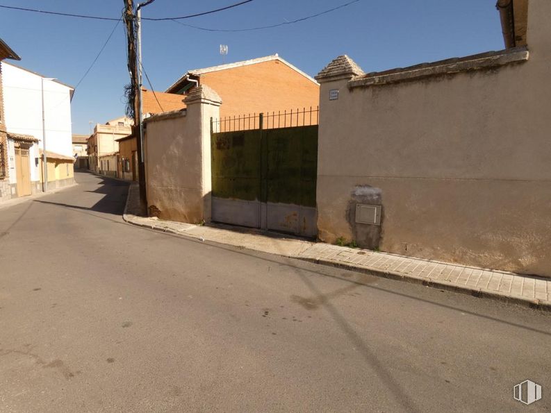 Suelo en venta en Calle Ramón y Cajal, Bargas, Toledo, 45593 con casa, marrón, cielo, edificio, superficie de carretera, asfalto, beige, ventana, callejón y carretera alrededor