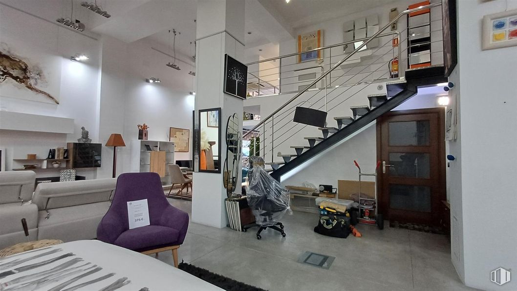 Local en alquiler y venta en Calle San José de Calasanz, Getafe, Madrid, 28902 con silla, alumbrado, puerta, suelo, suelos, diseño automovilístico, estante, estantería, edificio y techo alrededor