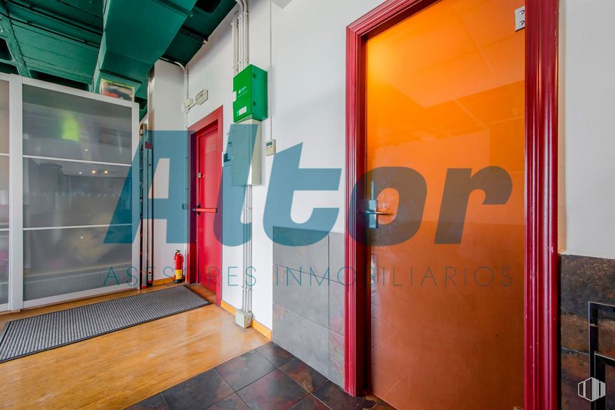 Oficina en venta en Calle Secoya, Carabanchel, Madrid, 28054 con puerta, accesorio, interiorismo, madera, suelo, suelos, inmobiliario, vidrio, edificio y fachada alrededor