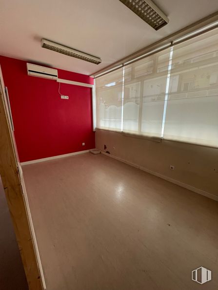 Retail for sale at Avenida Fuenlabrada, Leganés, Madrid, 28912 with lighting, building, fixture, flooring, floor, house, wood, ceiling, composite material and hall around