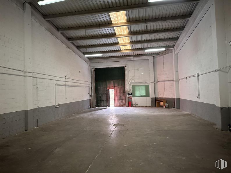 Industrial for rent at Calle Físicas, 35, Alcorcón, Madrid, 28923 with light fixture, lighting, flooring, floor, wall, ceiling, composite material, concrete, metal and hall around