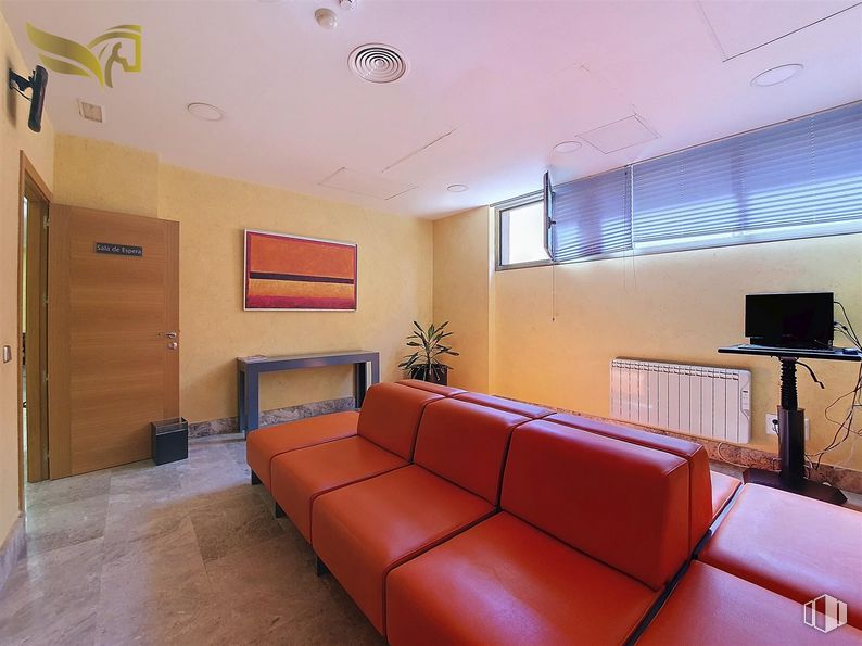 Office for sale at Calle Vega, Torrijos, Toledo, 45500 with couch, window blind, window, door, furniture, television, interior design, flooring, studio couch and floor around