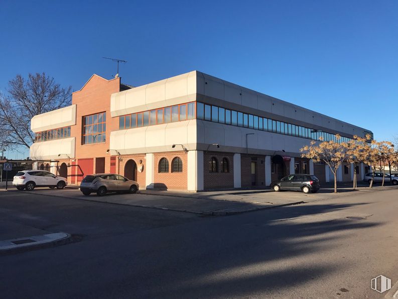 Local en alquiler en Calle Jacinto Benavente, 8, Azuqueca de Henares, Guadalajara, 19200 con coche, edificio, rueda, cielo, neumático, propiedad, ventana, vehículo, neumático de automoción y barrio residencial alrededor