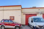 Nave en venta en Paseo Talleres, 3, Villaverde, Madrid, 28021 con rueda, coche, camioneta, luz de estacionamiento, neumático, vehículo terrestre, vehículo, luz de posición lateral, ventana y capó alrededor