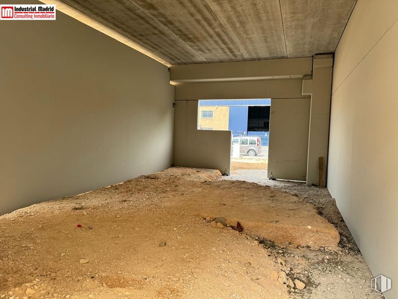 Industrial for sale at Polígono Industrial Finanzauto, Arganda del Rey, Madrid, 28500 with window, wood, fixture, building, paint, flooring, floor, shade, tints and shades and ceiling around