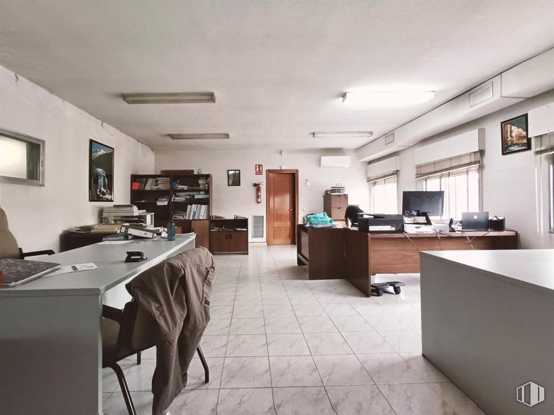 Industrial for sale at Calle Urano, Móstoles, Madrid, 28936 with desk, chair, light fixture, furniture, interior design, flooring, table, ceiling, floor and lighting around