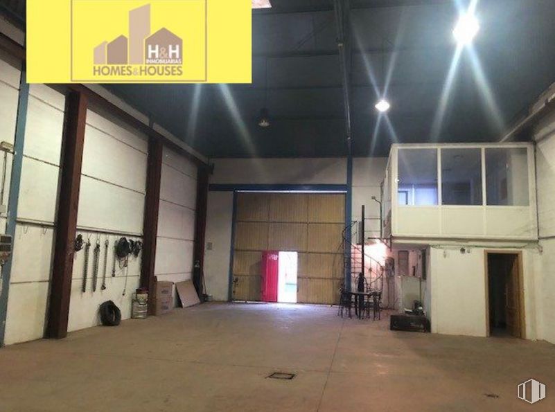 Nave en venta en Zona industrial, Alcalá de Henares, Madrid, 28806 con edificio, inmobiliario, suelos, techo, accesorio, fachada, hall, puerta, casa y habitación alrededor