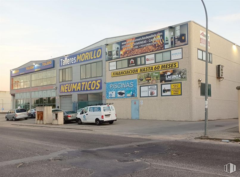 Nave en alquiler en Polígono industrial Los Pradillos, Illescas, Toledo, 45210 con camioneta, edificio, luz de estacionamiento, neumático, rueda, coche, cielo, vehículo, ventana y luz de la calle alrededor