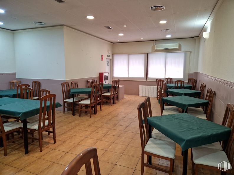 Industrial for sale & for rent at Calle San Erasmo, Villaverde, Madrid, 28021 with chair, table, furniture, property, interior design, floor, wood, hardwood, flooring and hall around