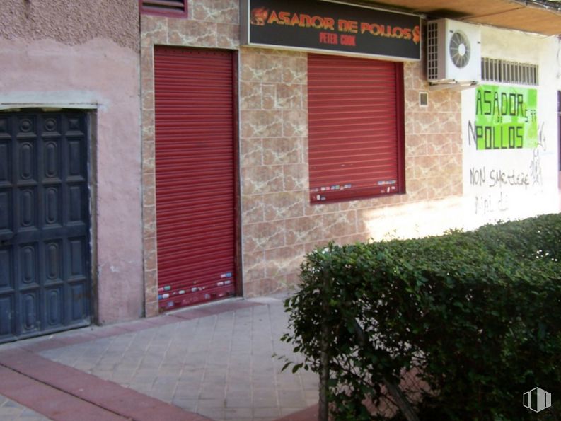 Retail for sale at Zona La Serna, Fuenlabrada, Madrid, 28941 with door, plant, brickwork, brick, window, wood, building material, road surface, residential area and real estate around