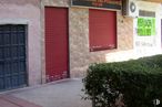 Retail for sale at Zona La Serna, Fuenlabrada, Madrid, 28941 with door, plant, brickwork, brick, window, wood, building material, road surface, residential area and real estate around