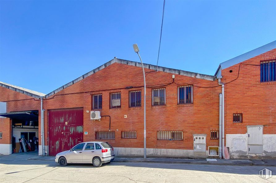 Nave en alquiler en Calle Orfebres, 7, Yeles, Toledo, 45220 con coche, ventana, casa, edificio, cielo, propiedad, rueda, luz de estacionamiento, neumático y vehículo alrededor