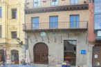 Oficina en alquiler en Calle San Frutos, Segovia, 40001 con ventana, edificio, azul, diseño urbano, fachada, bienes raíces, ciudad, puerta, uso mixto y edificio comercial alrededor