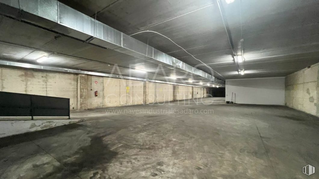 Industrial for sale at Avenida Técnica, Azuqueca de Henares, Guadalajara, 19200 with floor, flooring, composite material, asphalt, road, concrete, road surface, building, ceiling and city around