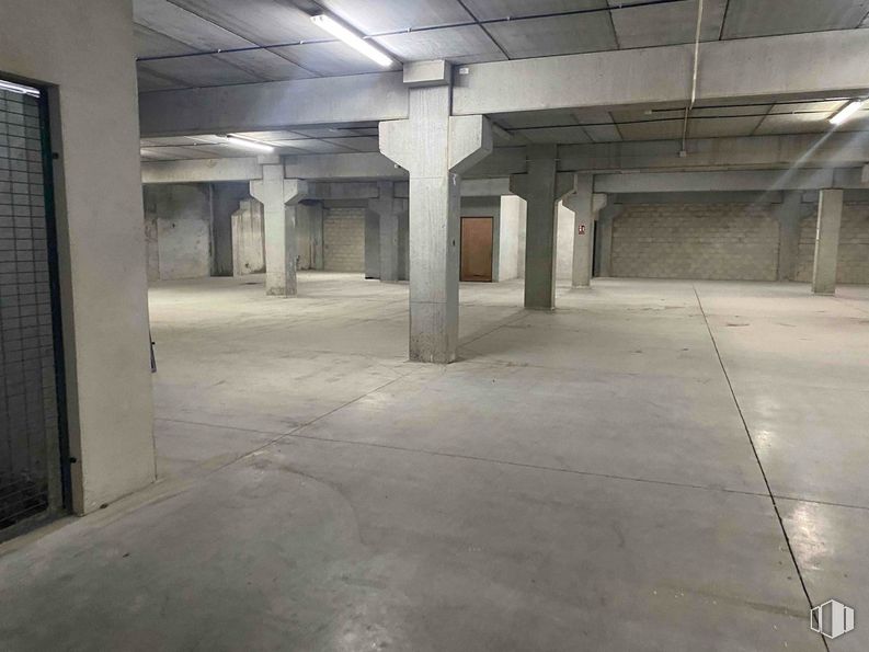 Industrial for sale & for rent at Calle Francisco Alonso, 3  DUPLICADO, Alcalá de Henares, Madrid, 28806 with interior design, flooring, floor, composite material, fixture, hall, parking, ceiling, space and city around