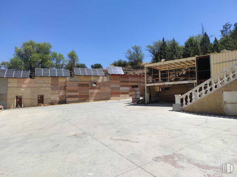 Nave en alquiler en Calle Agua, Valdilecha, Madrid, 28511 con cielo, árbol, asfalto, superficie de la carretera, terreno, albañilería, ladrillo, sombra, material compuesto y paisaje alrededor