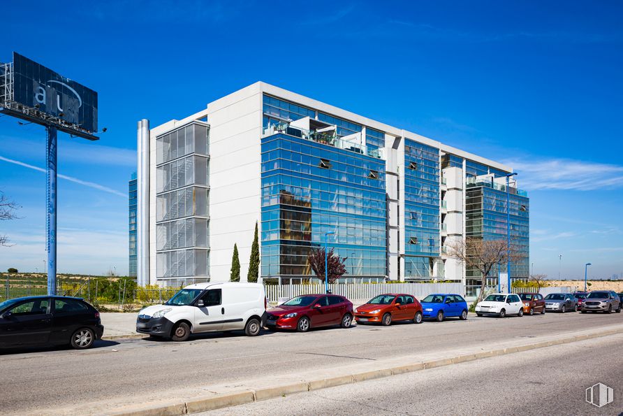 Oficina en alquiler en Edificio Alius, Calle Arquímedes, 2, Leganés, Madrid, 28914 con coche, edificio, luz de estacionamiento automotriz, rueda, vehículo terrestre, cielo, neumático, vehículo, condominio y vehículo de motor alrededor