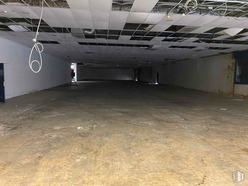 Industrial for rent at Zona comercial, Coslada, Madrid, 28820 with flooring, hall, event, ceiling, concrete, parking, building, room, daylighting and cement around