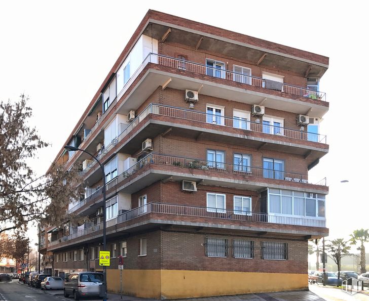 Office for sale at Calle Jacinto Benavente, 21, Getafe, Madrid, 28902 with building, window, property, fixture, urban design, tower block, condominium, composite material, residential area and material property around