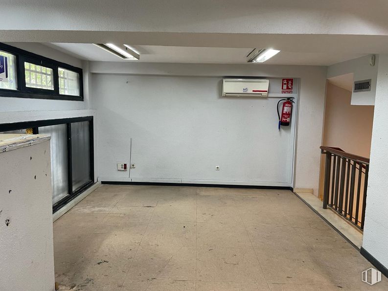 Retail for sale & for rent at Calle Betanzos, Alcorcón, Madrid, 28925 with light fixture, lighting, fixture, interior design, floor, flooring, gas, ceiling, door and concrete around