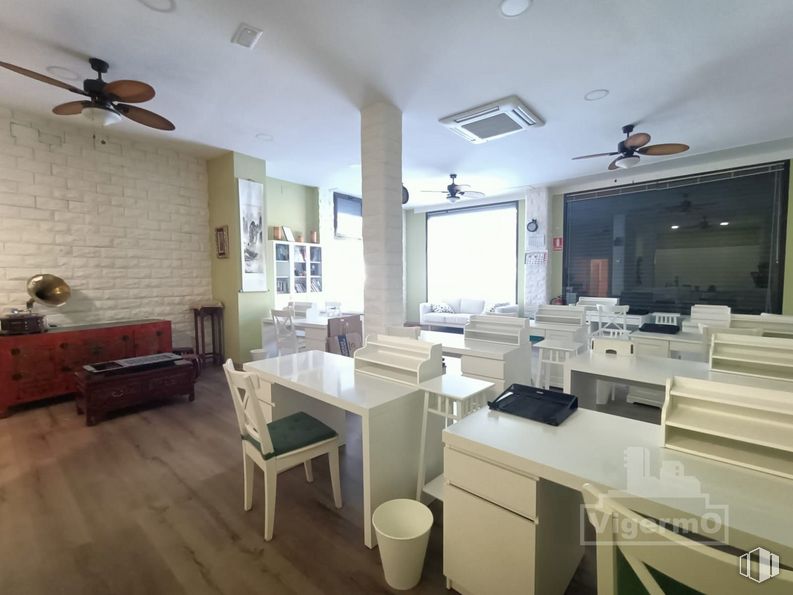 Local en venta en Paseo Democracia, Torrejón de Ardoz, Madrid, 28850 con ventilador de techo, silla, propiedad, mueble, mesa, televisión, electrodoméstico, madera, interiorismo y ebanistería alrededor